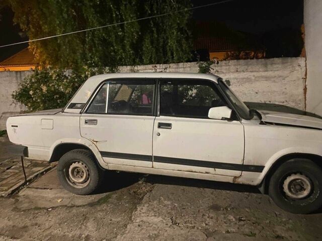 Белый ВАЗ 2105, объемом двигателя 0 л и пробегом 500 тыс. км за 553 $, фото 1 на Automoto.ua