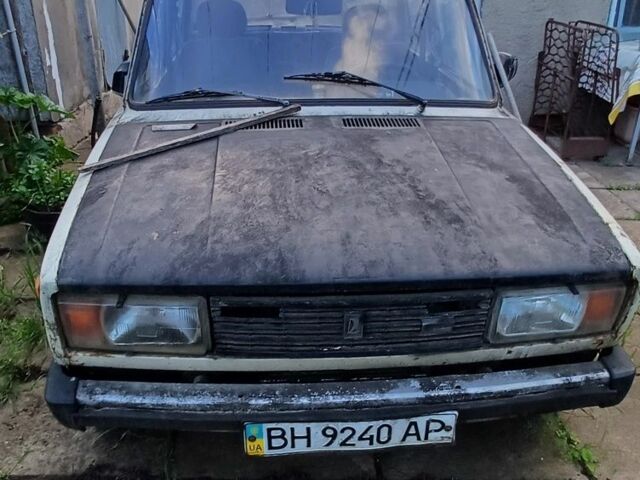 Белый ВАЗ 2105, объемом двигателя 1.5 л и пробегом 200 тыс. км за 500 $, фото 1 на Automoto.ua