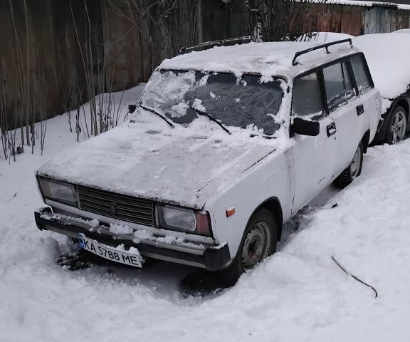 Белый ВАЗ 2105, объемом двигателя 1.5 л и пробегом 100 тыс. км за 465 $, фото 1 на Automoto.ua