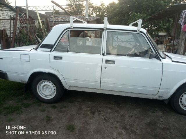 Белый ВАЗ 2105, объемом двигателя 1.5 л и пробегом 25 тыс. км за 843 $, фото 1 на Automoto.ua