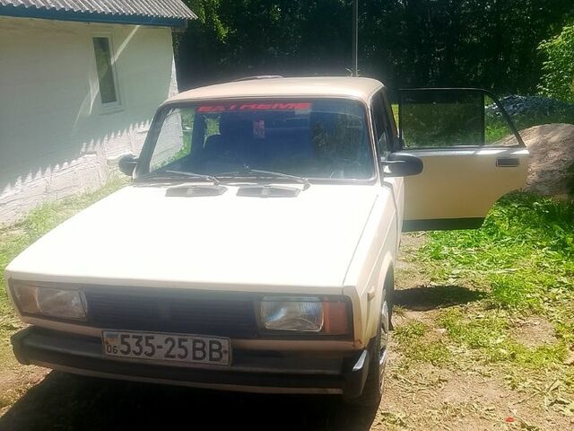 Бежевый ВАЗ 2105, объемом двигателя 1.3 л и пробегом 240 тыс. км за 800 $, фото 1 на Automoto.ua