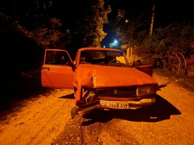 Красный ВАЗ 2105, объемом двигателя 1.5 л и пробегом 2 тыс. км за 200 $, фото 1 на Automoto.ua