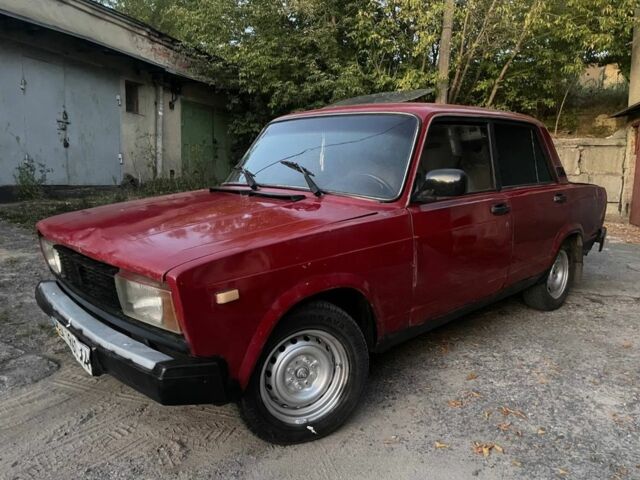 Красный ВАЗ 2105, объемом двигателя 1.2 л и пробегом 200 тыс. км за 751 $, фото 1 на Automoto.ua