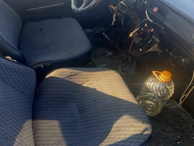 Красный ВАЗ 2105, объемом двигателя 1.5 л и пробегом 77 тыс. км за 369 $, фото 1 на Automoto.ua