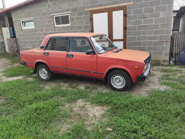 Красный ВАЗ 2105, объемом двигателя 1.3 л и пробегом 125 тыс. км за 670 $, фото 1 на Automoto.ua