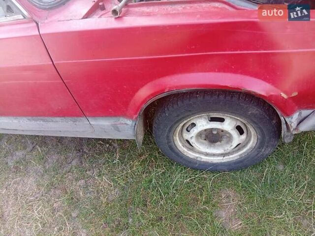 Красный ВАЗ 2105, объемом двигателя 1.3 л и пробегом 304 тыс. км за 250 $, фото 1 на Automoto.ua
