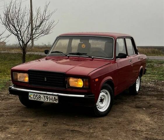 Красный ВАЗ 2105, объемом двигателя 1.3 л и пробегом 450 тыс. км за 643 $, фото 1 на Automoto.ua