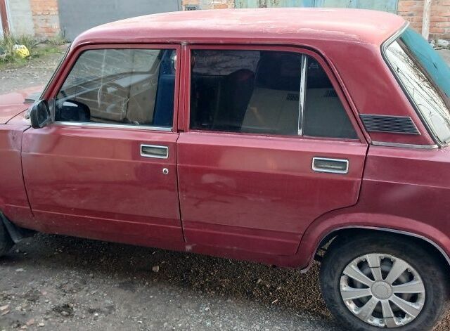 Красный ВАЗ 2105, объемом двигателя 1.2 л и пробегом 300 тыс. км за 533 $, фото 1 на Automoto.ua