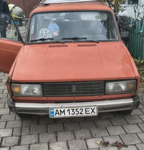 Красный ВАЗ 2105, объемом двигателя 1.3 л и пробегом 1 тыс. км за 700 $, фото 1 на Automoto.ua