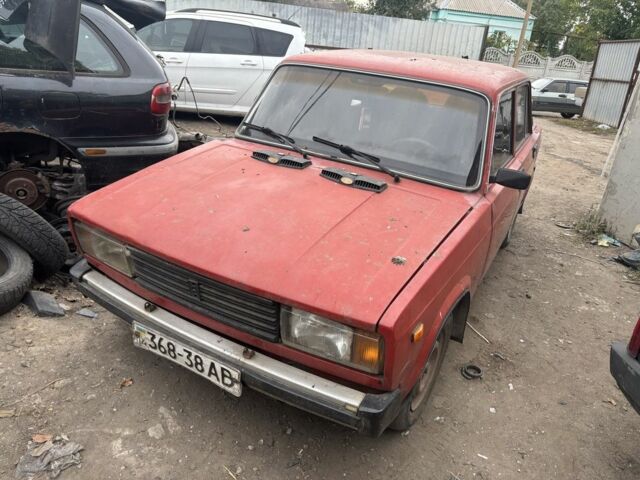 Красный ВАЗ 2105, объемом двигателя 1.6 л и пробегом 200 тыс. км за 300 $, фото 1 на Automoto.ua