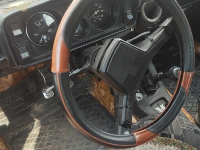 Красный ВАЗ 2105, объемом двигателя 1 л и пробегом 100 тыс. км за 592 $, фото 1 на Automoto.ua