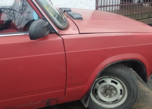 Красный ВАЗ 2105, объемом двигателя 0 л и пробегом 568 тыс. км за 500 $, фото 1 на Automoto.ua