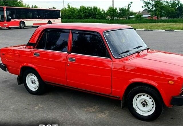 Красный ВАЗ 2105, объемом двигателя 1 л и пробегом 180 тыс. км за 1351 $, фото 1 на Automoto.ua