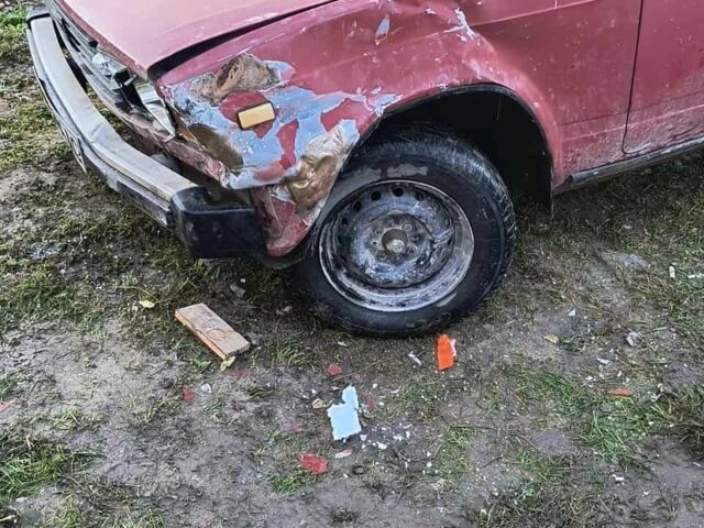 Красный ВАЗ 2105, объемом двигателя 0 л и пробегом 79 тыс. км за 250 $, фото 1 на Automoto.ua