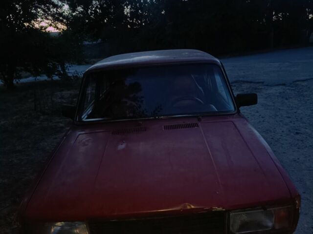 Красный ВАЗ 2105, объемом двигателя 1.5 л и пробегом 1 тыс. км за 284 $, фото 1 на Automoto.ua