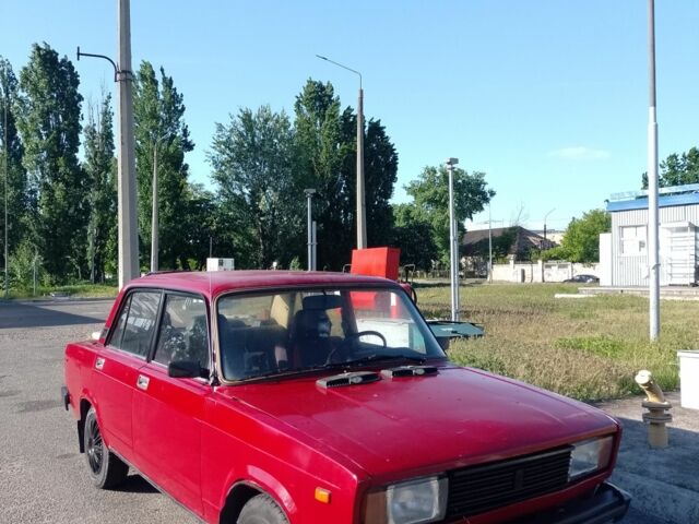 Красный ВАЗ 2105, объемом двигателя 0.13 л и пробегом 100 тыс. км за 725 $, фото 1 на Automoto.ua