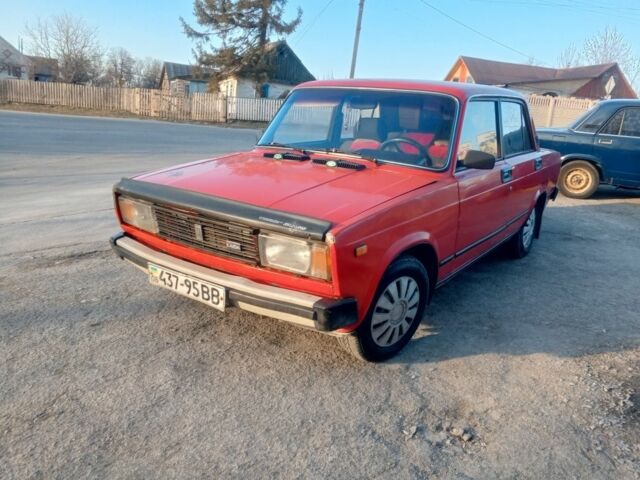 Красный ВАЗ 2105, объемом двигателя 1.6 л и пробегом 300 тыс. км за 650 $, фото 1 на Automoto.ua