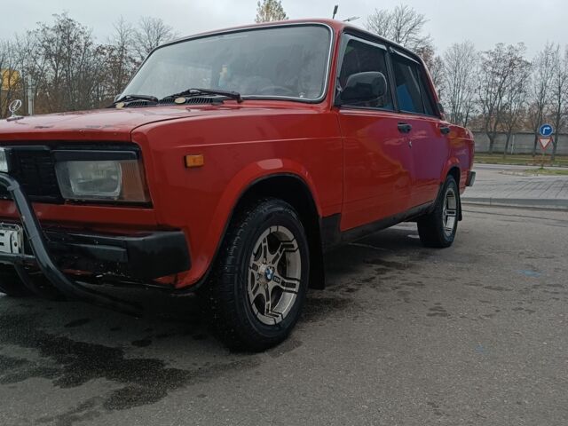 Красный ВАЗ 2105, объемом двигателя 1.5 л и пробегом 777 тыс. км за 1111 $, фото 1 на Automoto.ua