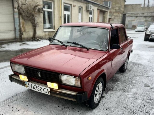 Красный ВАЗ 2105, объемом двигателя 1.5 л и пробегом 80 тыс. км за 809 $, фото 1 на Automoto.ua