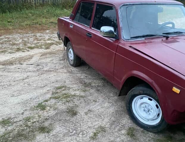 Красный ВАЗ 2105, объемом двигателя 2 л и пробегом 300 тыс. км за 389 $, фото 1 на Automoto.ua