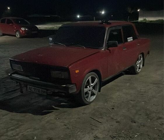 Красный ВАЗ 2105, объемом двигателя 1.3 л и пробегом 999 тыс. км за 1700 $, фото 1 на Automoto.ua