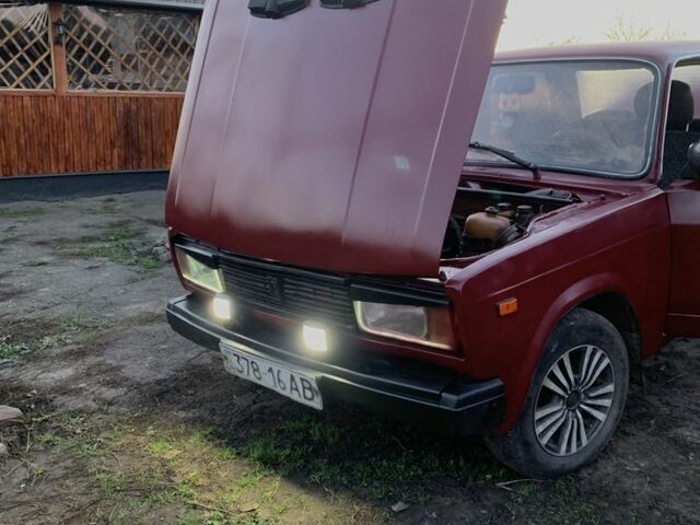 Красный ВАЗ 2105, объемом двигателя 1.5 л и пробегом 200 тыс. км за 475 $, фото 1 на Automoto.ua