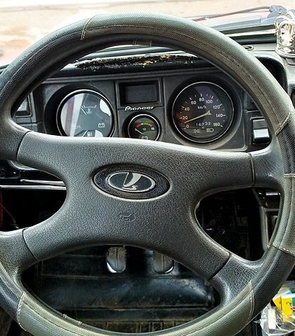 Красный ВАЗ 2105, объемом двигателя 1.5 л и пробегом 200 тыс. км за 900 $, фото 1 на Automoto.ua