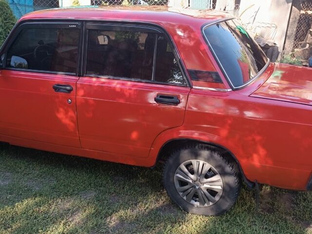 Красный ВАЗ 2105, объемом двигателя 1.5 л и пробегом 1 тыс. км за 1216 $, фото 1 на Automoto.ua