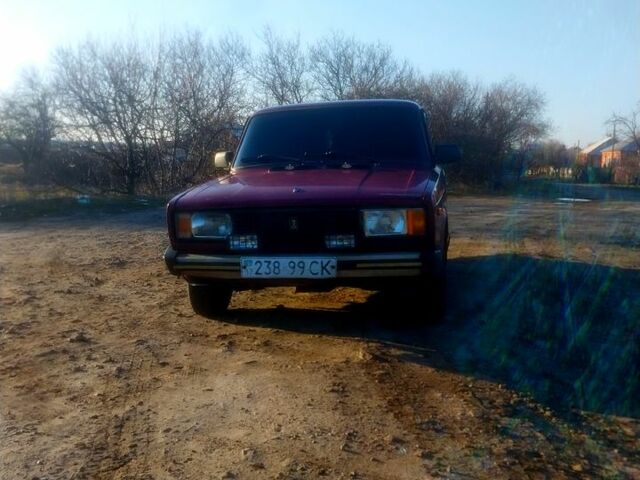Красный ВАЗ 2105, объемом двигателя 1.5 л и пробегом 200 тыс. км за 500 $, фото 1 на Automoto.ua