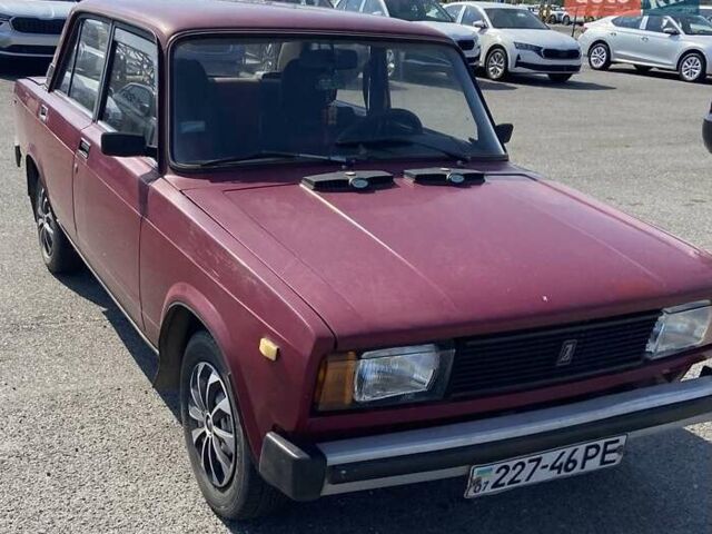 Красный ВАЗ 2105, объемом двигателя 1.5 л и пробегом 300 тыс. км за 1000 $, фото 1 на Automoto.ua