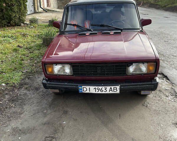 Красный ВАЗ 2105, объемом двигателя 1.5 л и пробегом 260 тыс. км за 1100 $, фото 1 на Automoto.ua