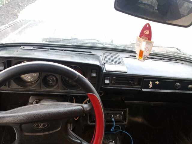 Красный ВАЗ 2105, объемом двигателя 1.5 л и пробегом 500 тыс. км за 279 $, фото 1 на Automoto.ua