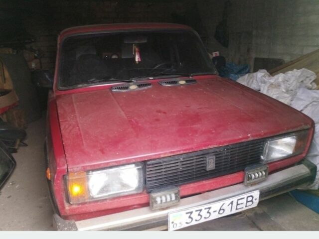 Красный ВАЗ 2105, объемом двигателя 1 л и пробегом 999 тыс. км за 562 $, фото 1 на Automoto.ua