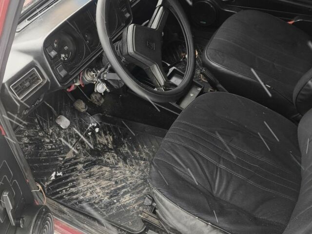 Красный ВАЗ 2105, объемом двигателя 1 л и пробегом 35 тыс. км за 592 $, фото 1 на Automoto.ua