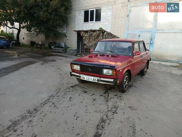 Красный ВАЗ 2105, объемом двигателя 1.5 л и пробегом 300 тыс. км за 600 $, фото 1 на Automoto.ua