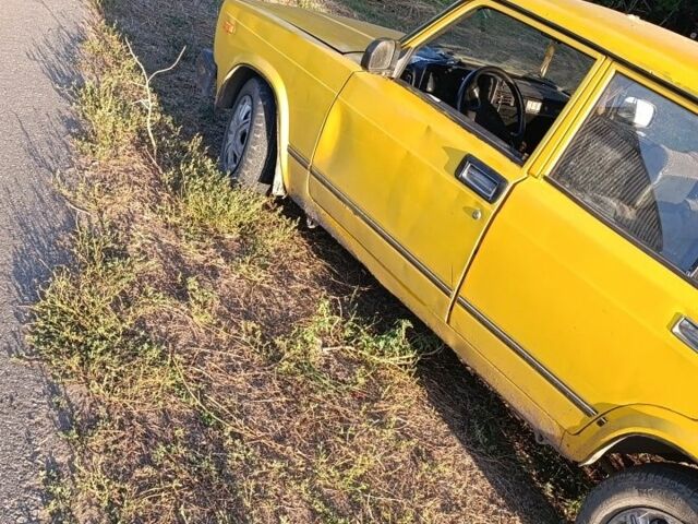 Желтый ВАЗ 2105, объемом двигателя 1.5 л и пробегом 3 тыс. км за 560 $, фото 1 на Automoto.ua