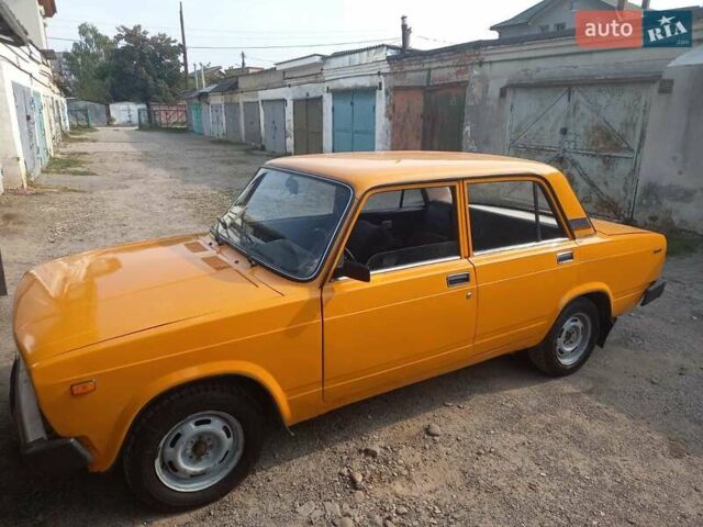Желтый ВАЗ 2105, объемом двигателя 1.3 л и пробегом 100 тыс. км за 699 $, фото 1 на Automoto.ua