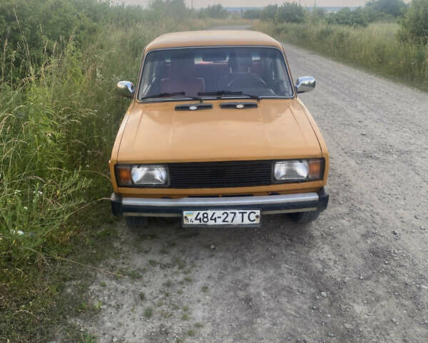 Желтый ВАЗ 2105, объемом двигателя 1.2 л и пробегом 17 тыс. км за 443 $, фото 1 на Automoto.ua