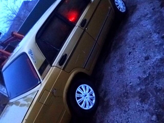 Желтый ВАЗ 2105, объемом двигателя 1.5 л и пробегом 0 тыс. км за 700 $, фото 1 на Automoto.ua