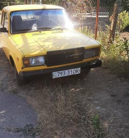 Желтый ВАЗ 2105, объемом двигателя 0 л и пробегом 100 тыс. км за 800 $, фото 1 на Automoto.ua