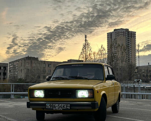 Жовтий ВАЗ 2105, об'ємом двигуна 1.2 л та пробігом 200 тис. км за 901 $, фото 1 на Automoto.ua