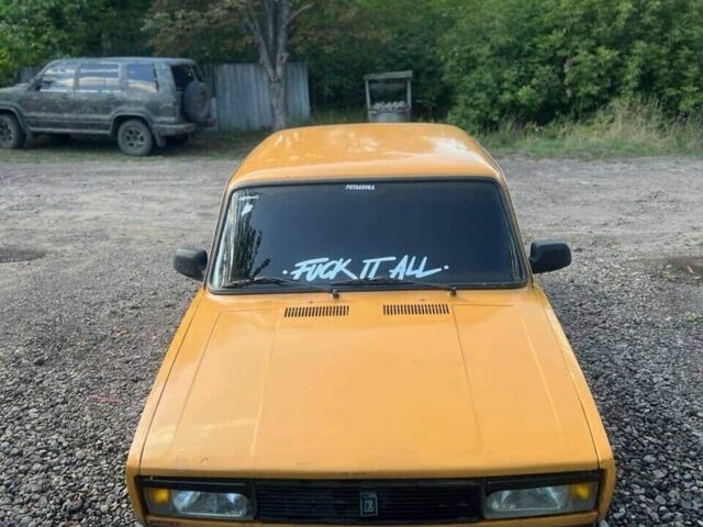 Желтый ВАЗ 2105, объемом двигателя 1.3 л и пробегом 300 тыс. км за 533 $, фото 1 на Automoto.ua