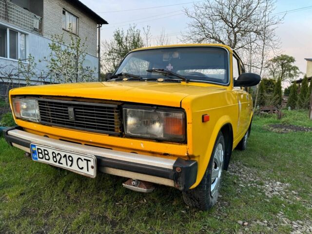 Желтый ВАЗ 2105, объемом двигателя 1.3 л и пробегом 100 тыс. км за 450 $, фото 1 на Automoto.ua