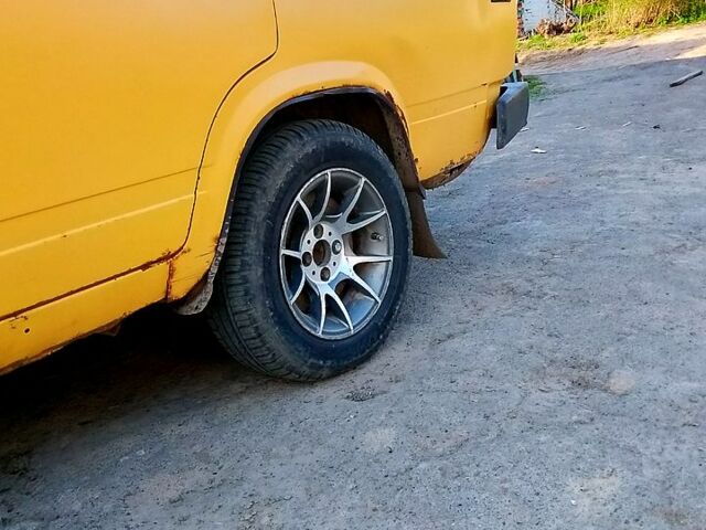 Желтый ВАЗ 2105, объемом двигателя 1.5 л и пробегом 0 тыс. км за 500 $, фото 1 на Automoto.ua
