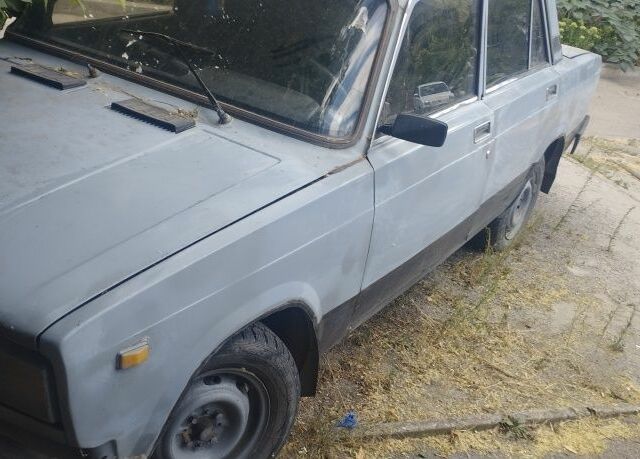 Серый ВАЗ 2105, объемом двигателя 1.5 л и пробегом 150 тыс. км за 384 $, фото 1 на Automoto.ua