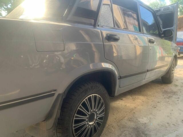 Серый ВАЗ 2105, объемом двигателя 1.5 л и пробегом 200 тыс. км за 900 $, фото 1 на Automoto.ua