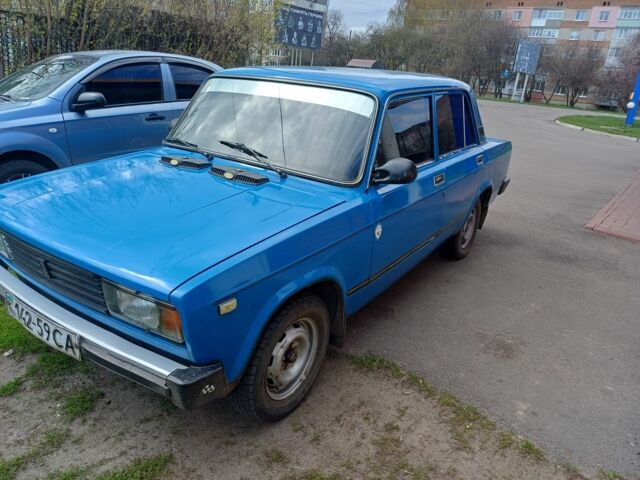 Синий ВАЗ 2105, объемом двигателя 1 л и пробегом 300 тыс. км за 900 $, фото 1 на Automoto.ua