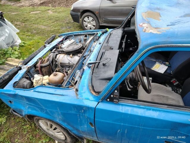 Синий ВАЗ 2105, объемом двигателя 1 л и пробегом 100 тыс. км за 120 $, фото 1 на Automoto.ua