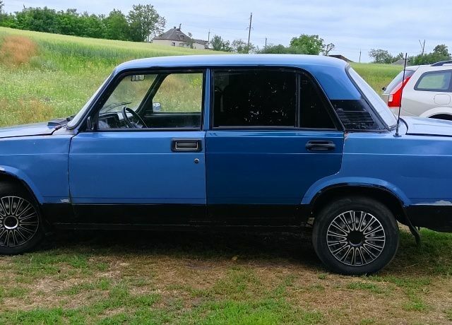 Синий ВАЗ 2105, объемом двигателя 1.3 л и пробегом 27 тыс. км за 450 $, фото 1 на Automoto.ua