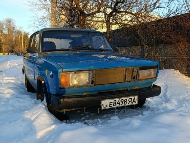 Синий ВАЗ 2105, объемом двигателя 1.5 л и пробегом 300 тыс. км за 346 $, фото 1 на Automoto.ua